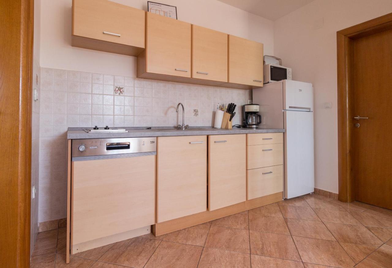 Kristi Apartment Complex Near The Sandy Beach - By Ta Leut Agency Privlaka  Zewnętrze zdjęcie